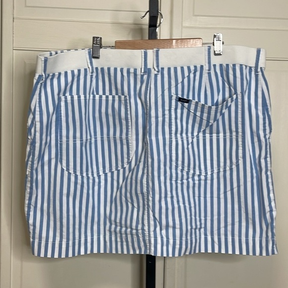 LEE Women’s Skort Blue White Stripe Mid Rise Comfort WaistBand MIDI Size 22M - Picture 5 of 9